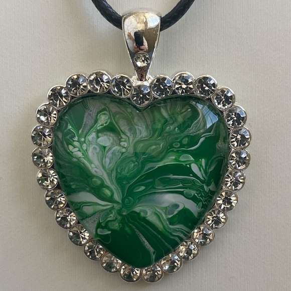 Handmade Green Fluid Art Heart Pendant Necklace Rhinestone Border Svetlana Yeung - Picture 6 of 15